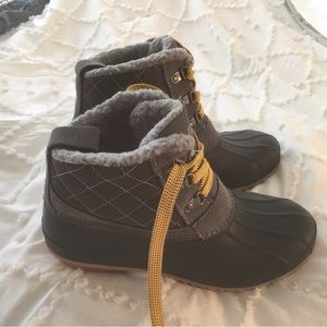 Navy blue woman’s duck boots